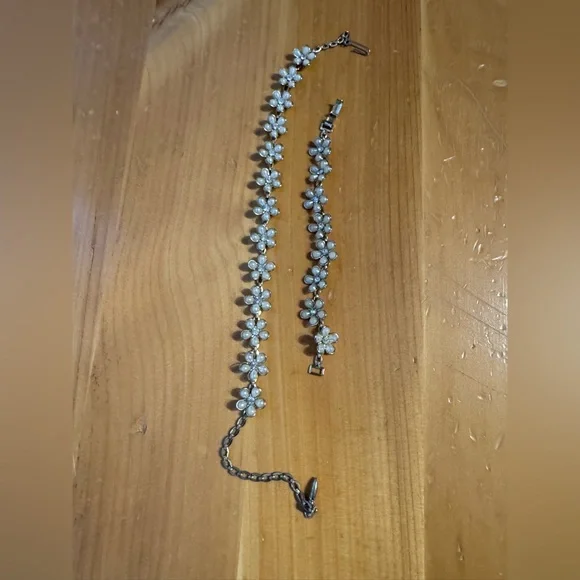 Vintage Floral Pearl Necklace and Bracelet Set